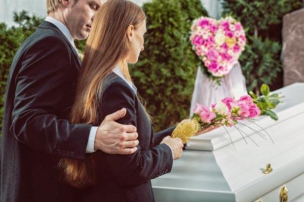 Как правильно одеваться на похороны